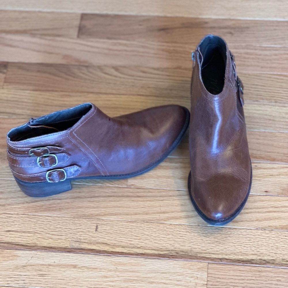 Matisse brown buckle bootie size 9.5